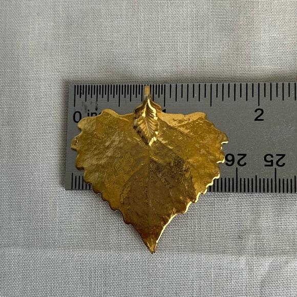 Vintage Gold Aspen Leaf Pendant - Picture 5 of 6